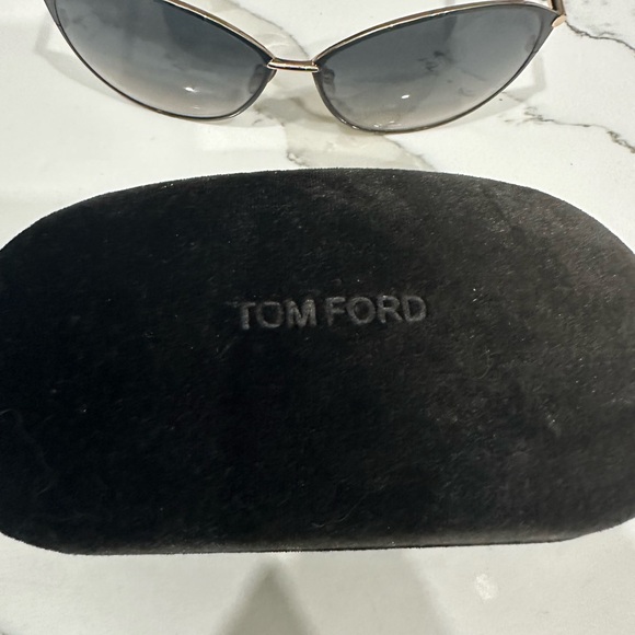 AUTHENTIC: TOM FORD sunglasses - Picture 8 of 8